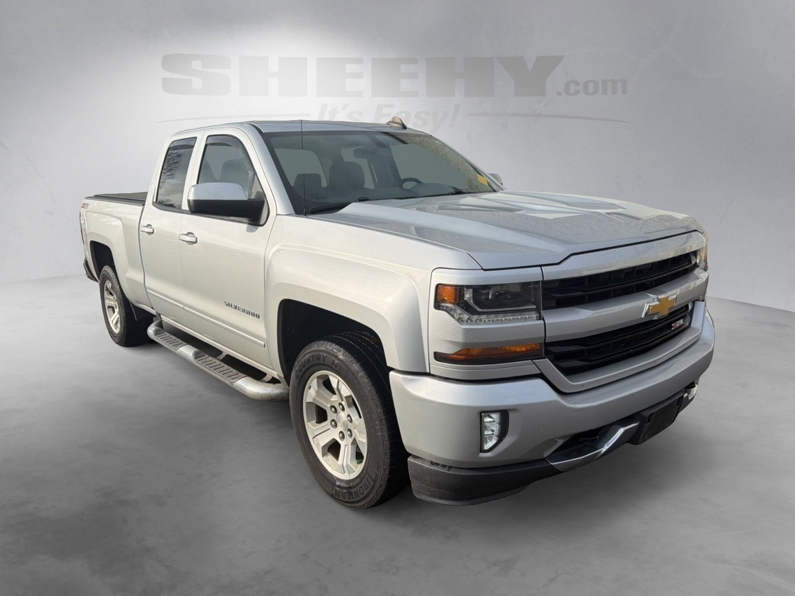 2017 Chevrolet Silverado 1500 LT photo 2