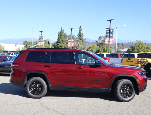 2024 Jeep Grand Cherokee Altitude photo 3