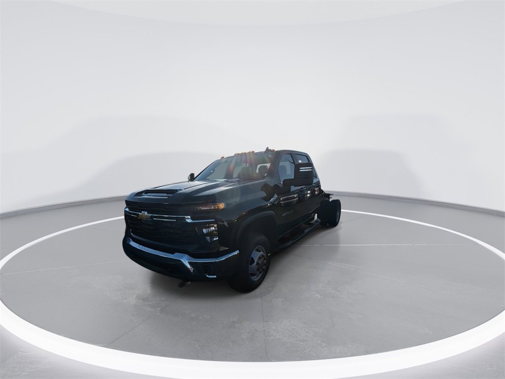 2026 Chevrolet Silverado 3500HD LT photo 4