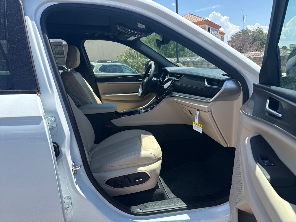 2025 Jeep Grand Cherokee L photo 11