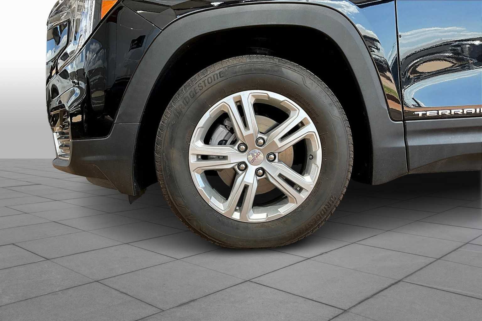 2024 Gmc Terrain SLE photo 9