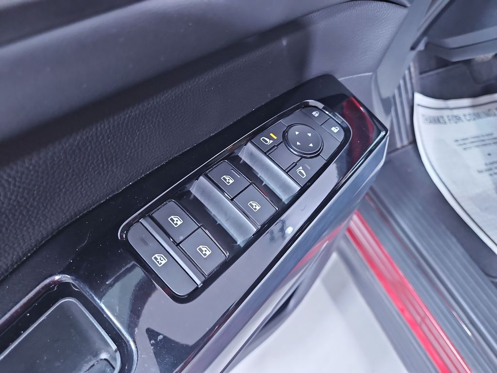 2024 Nissan Pathfinder SL photo 11