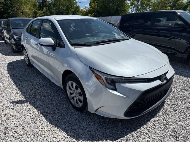 Used 2024 Toyota Corolla LE with VIN JTDBCMFE9R3039272 for sale in Northfield, Minnesota