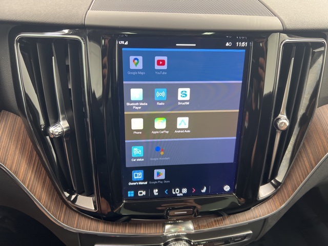 2022 Volvo XC60 B5 Momentum photo 16
