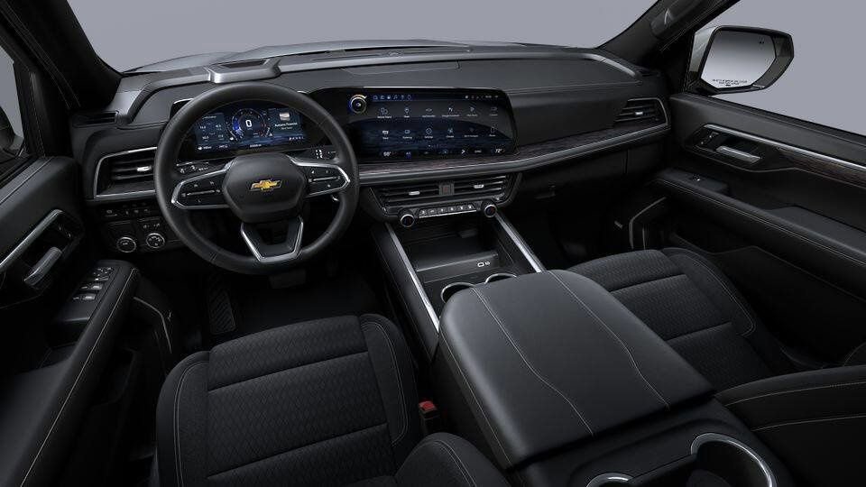 2025 Chevrolet Suburban LS photo 4