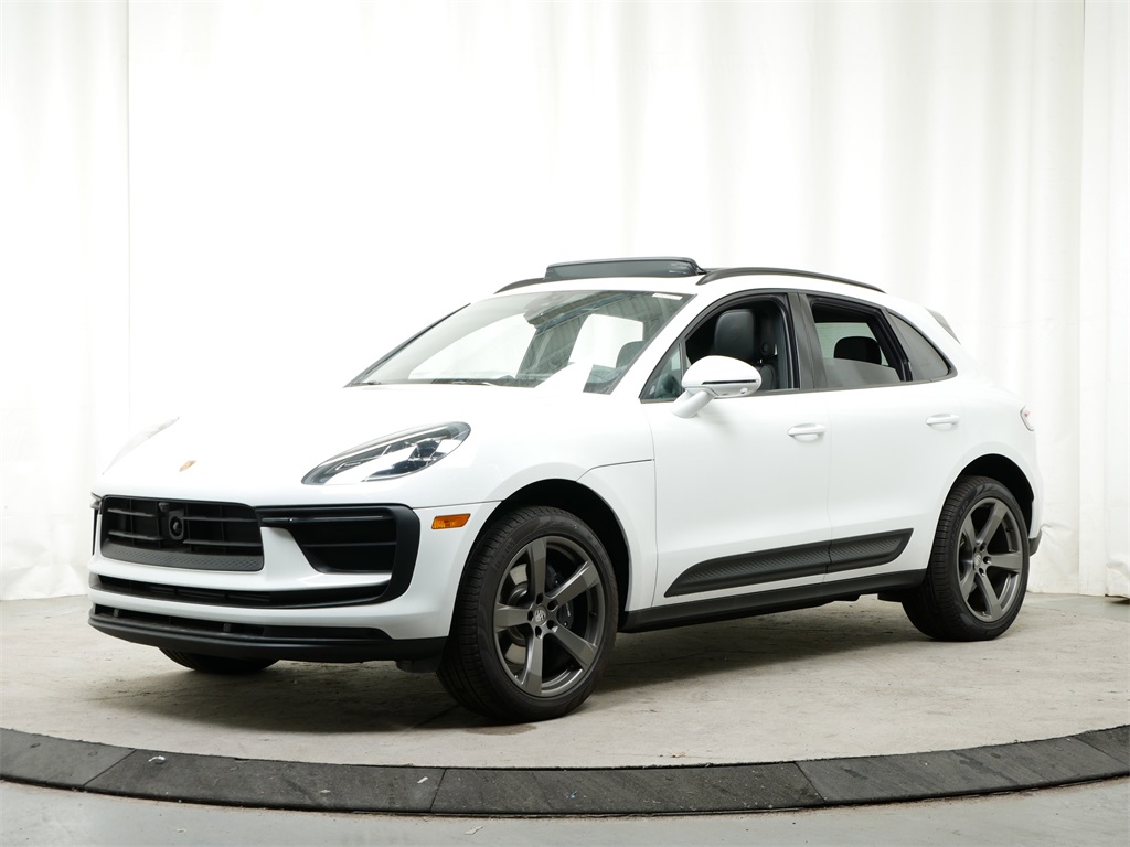 2025 Porsche Macan's photo