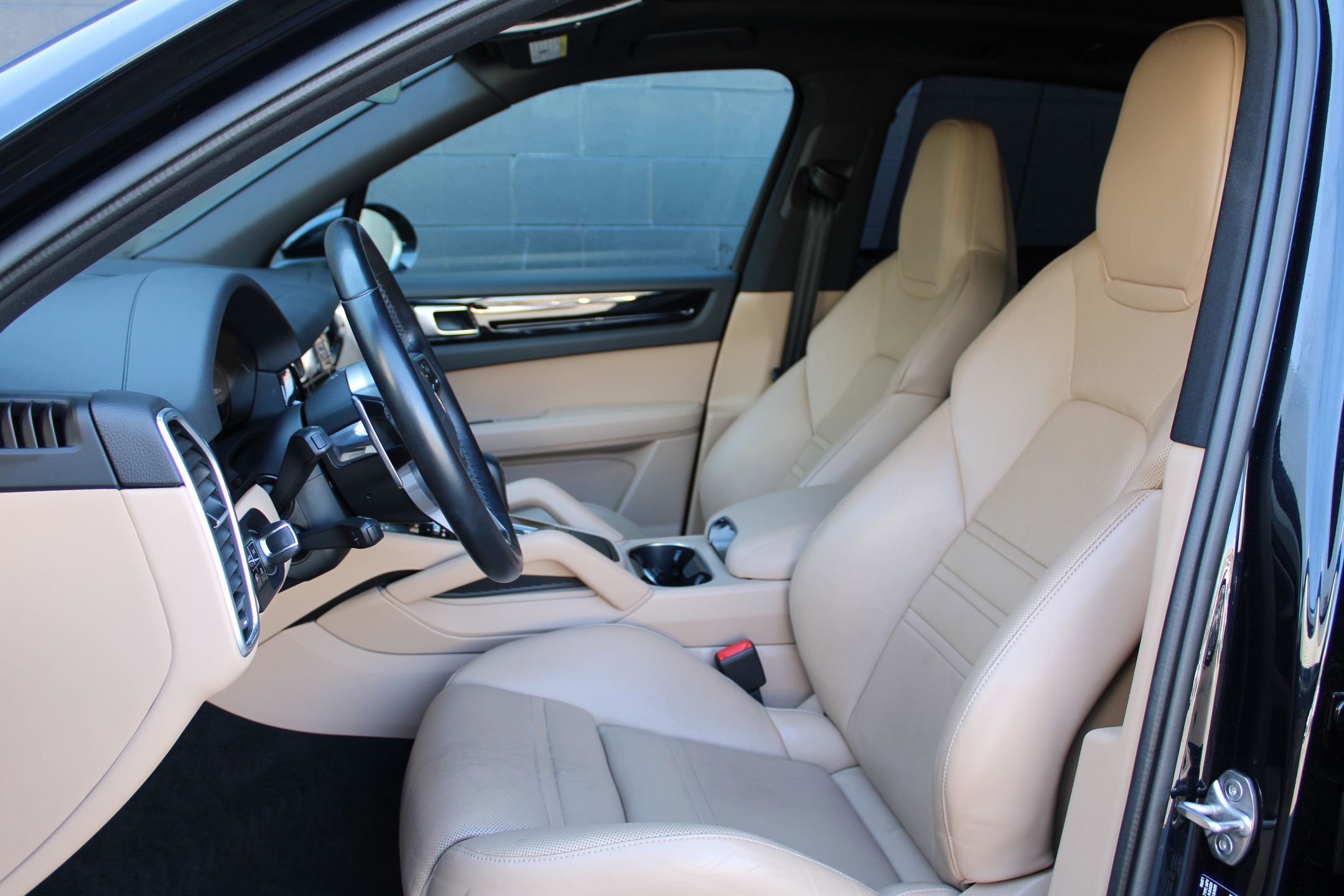 2021 Porsche Cayenne S photo 2