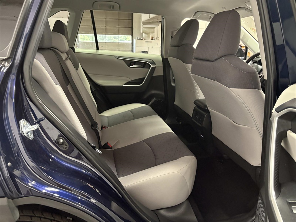 2024 Toyota RAV4 XLE photo 24