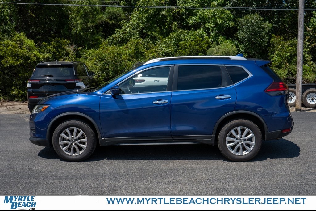 2019 Nissan Rogue SV photo 3