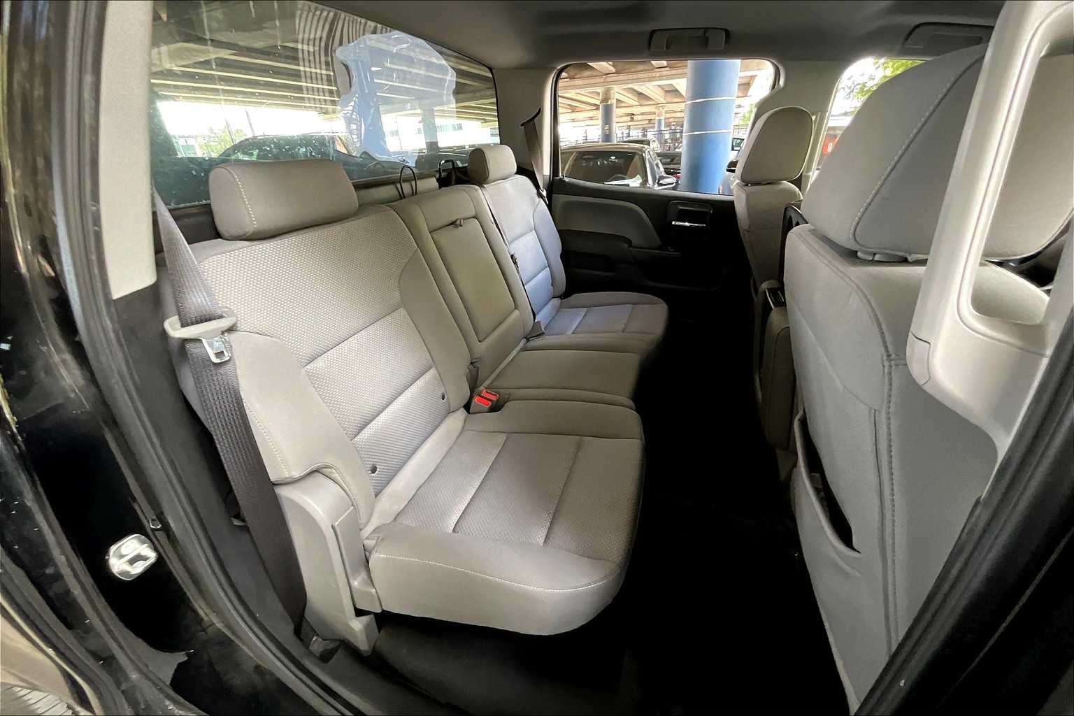2018 Chevrolet Silverado 1500 Custom photo 19