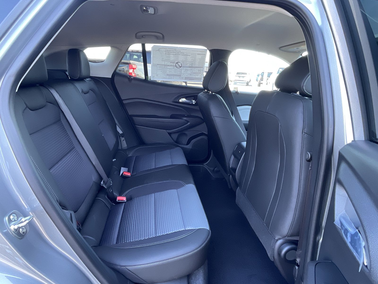 2025 Chevrolet Trax LT photo 28