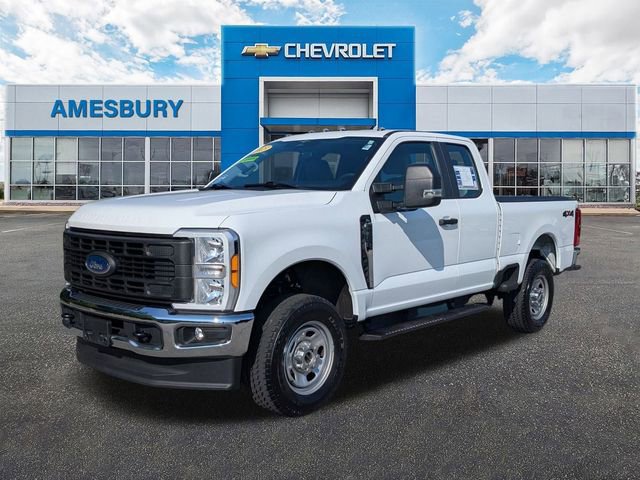 2023 Ford F-350 XL photo 3