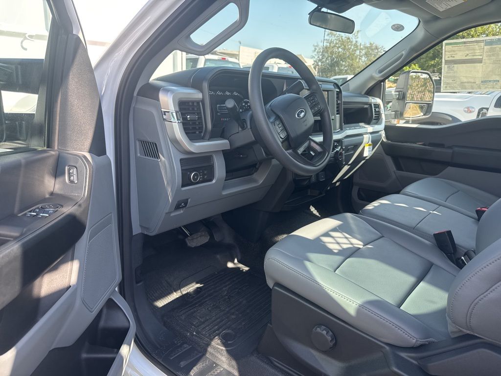 2025 Ford F-350 Super Duty XL