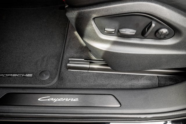 2025 Porsche Cayenne Coupe photo 12