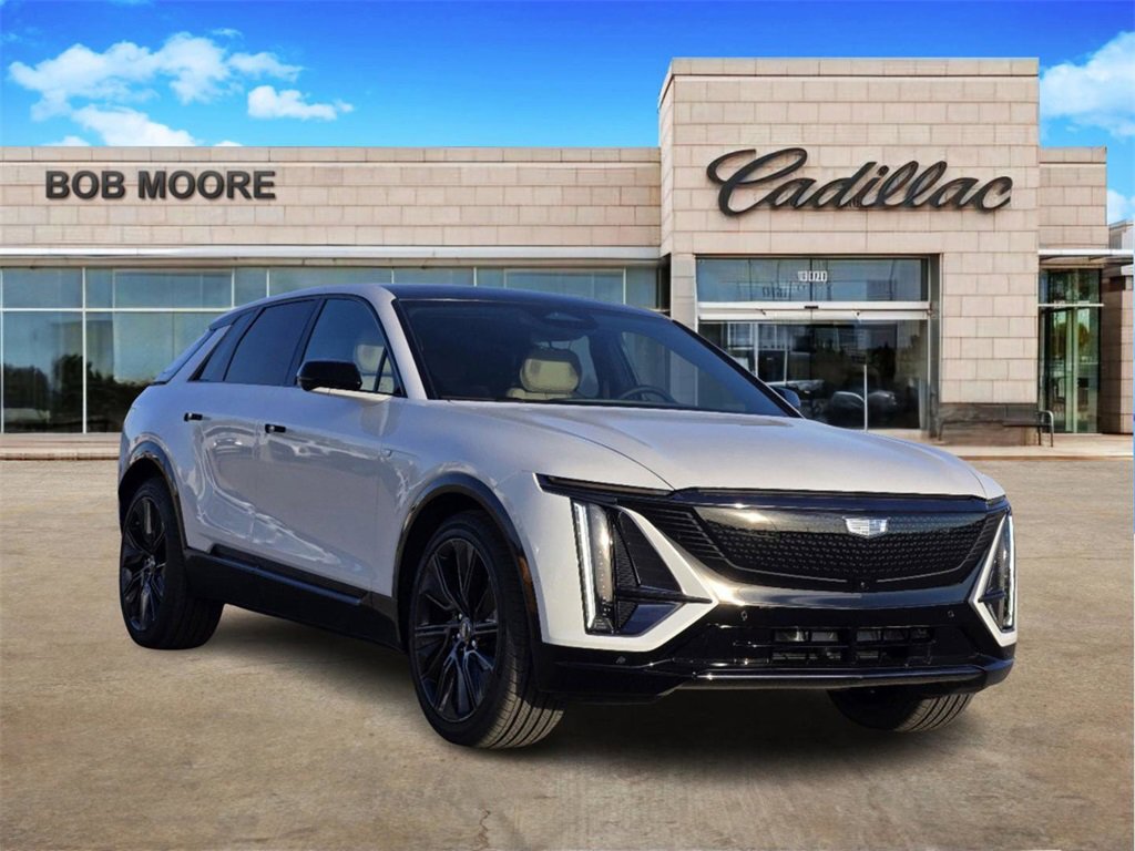 2025 Cadillac Lyriq Sport photo 2