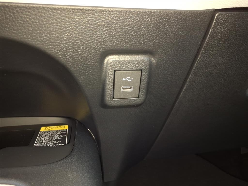 2025 Toyota Corolla SE photo 17