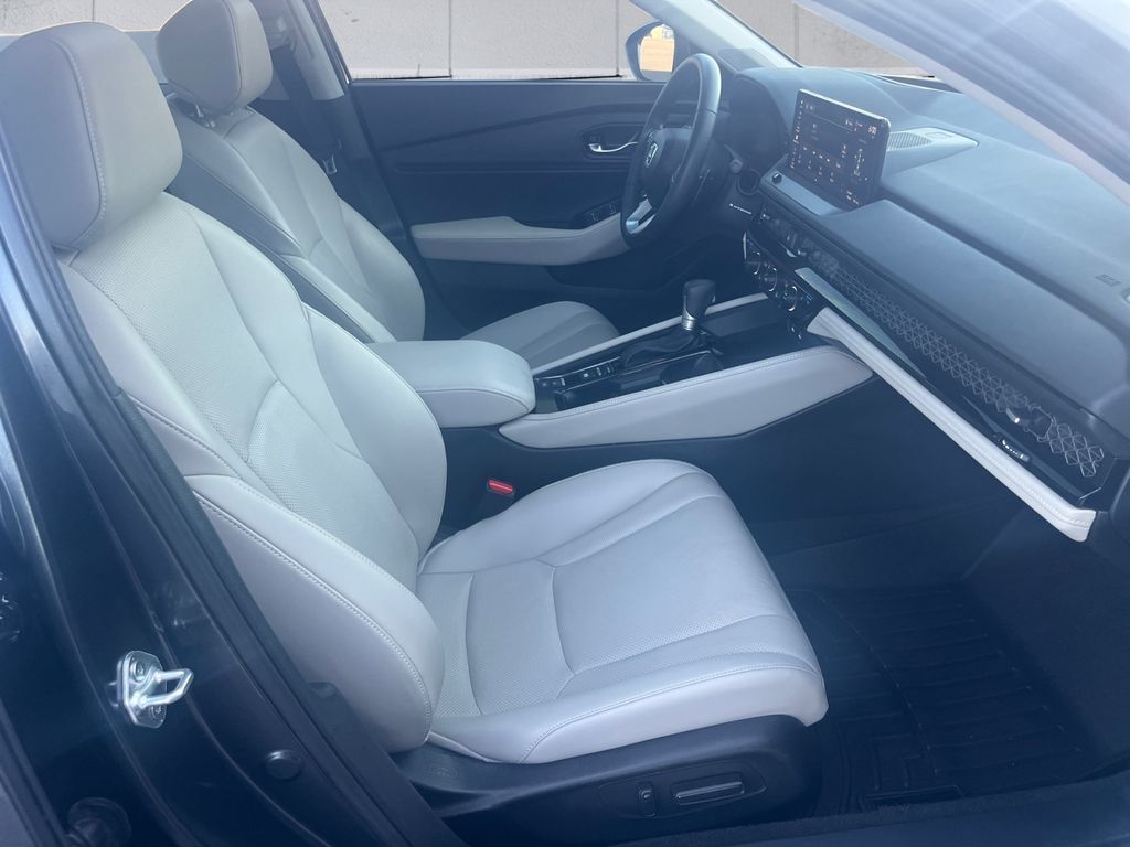 2024 Honda Accord Hybrid Touring photo 13