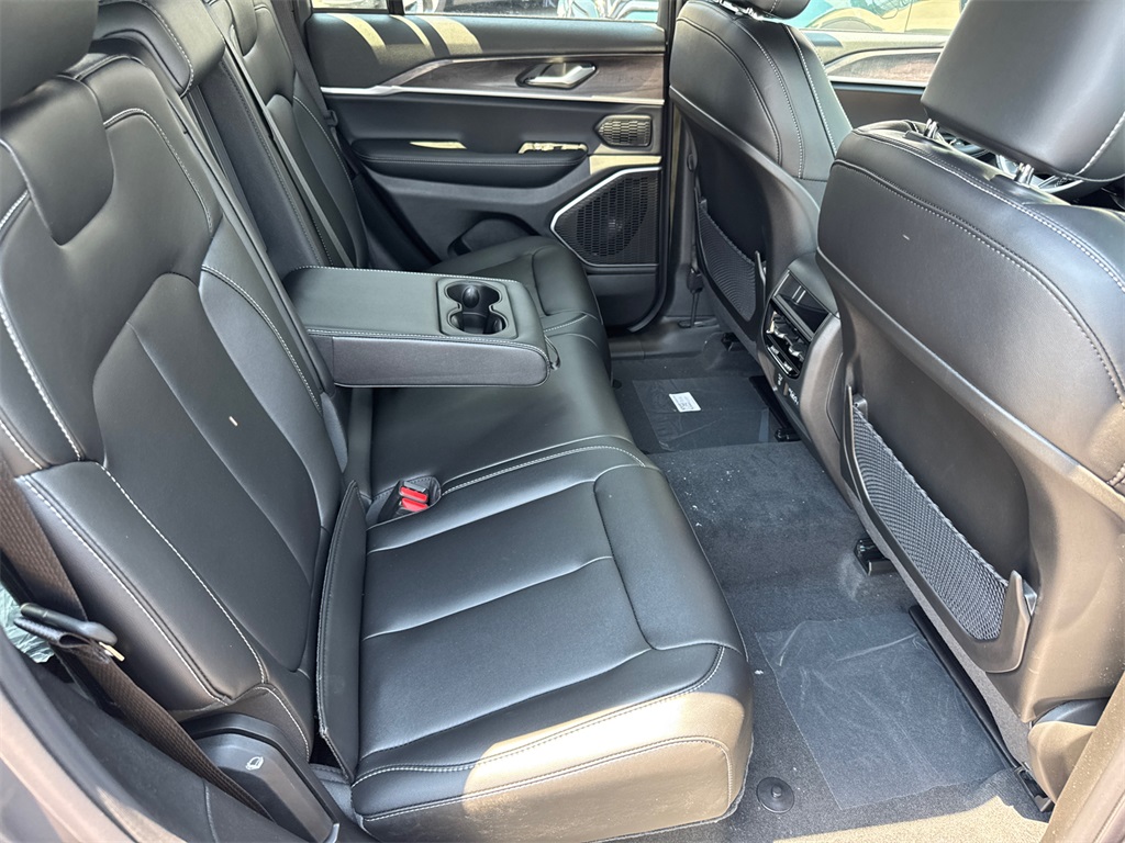 2025 Jeep Grand Cherokee Limited photo 15