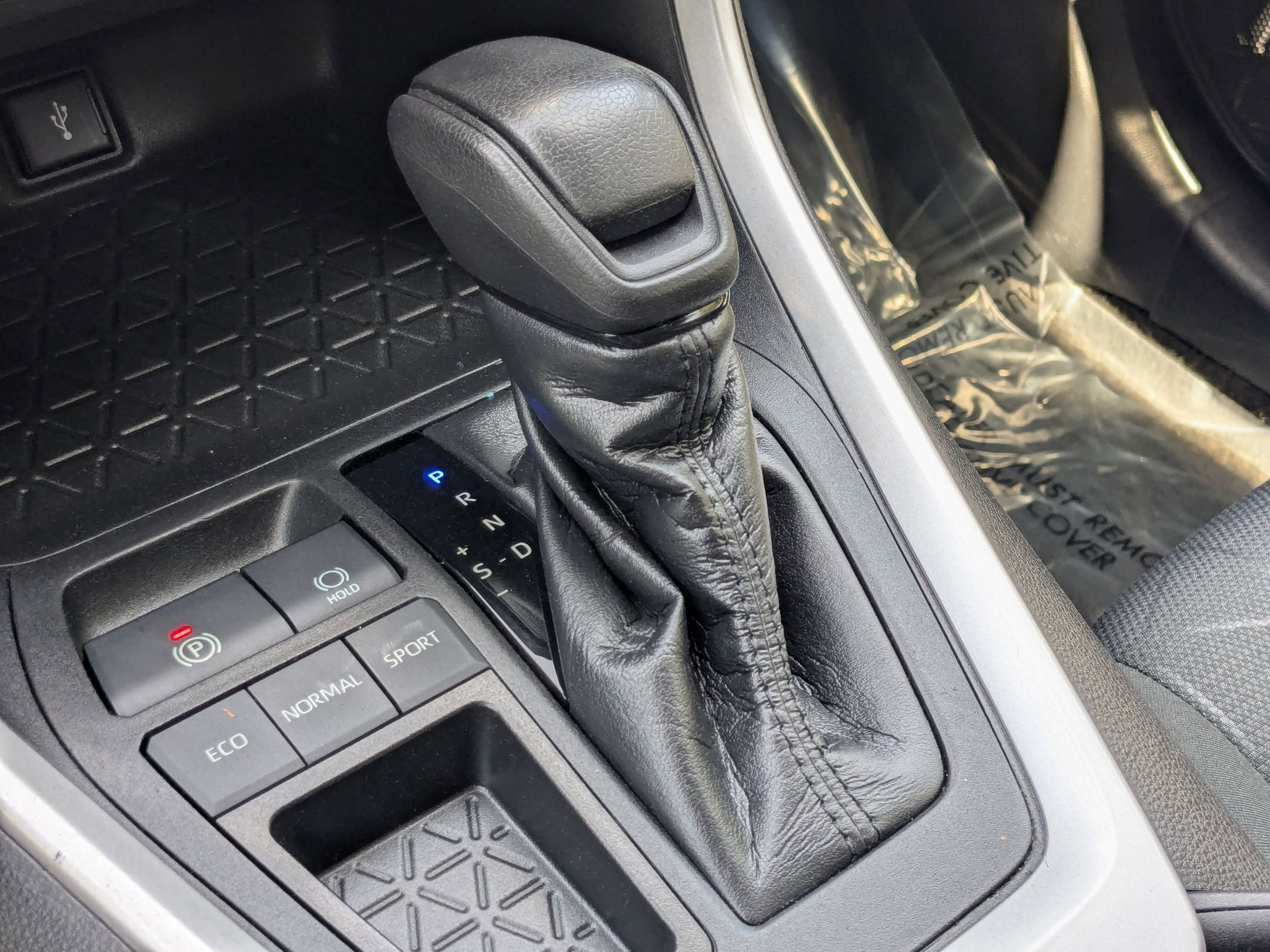 2021 Toyota RAV4 XLE photo 9