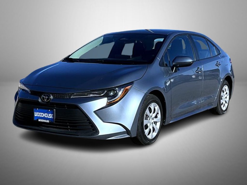 2024 Toyota Corolla LE's photo