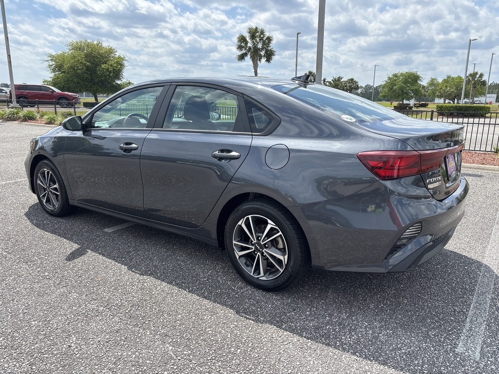 2023 Kia Forte LXS photo 3