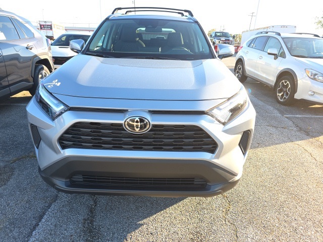 2025 Toyota RAV4 XLE's photo