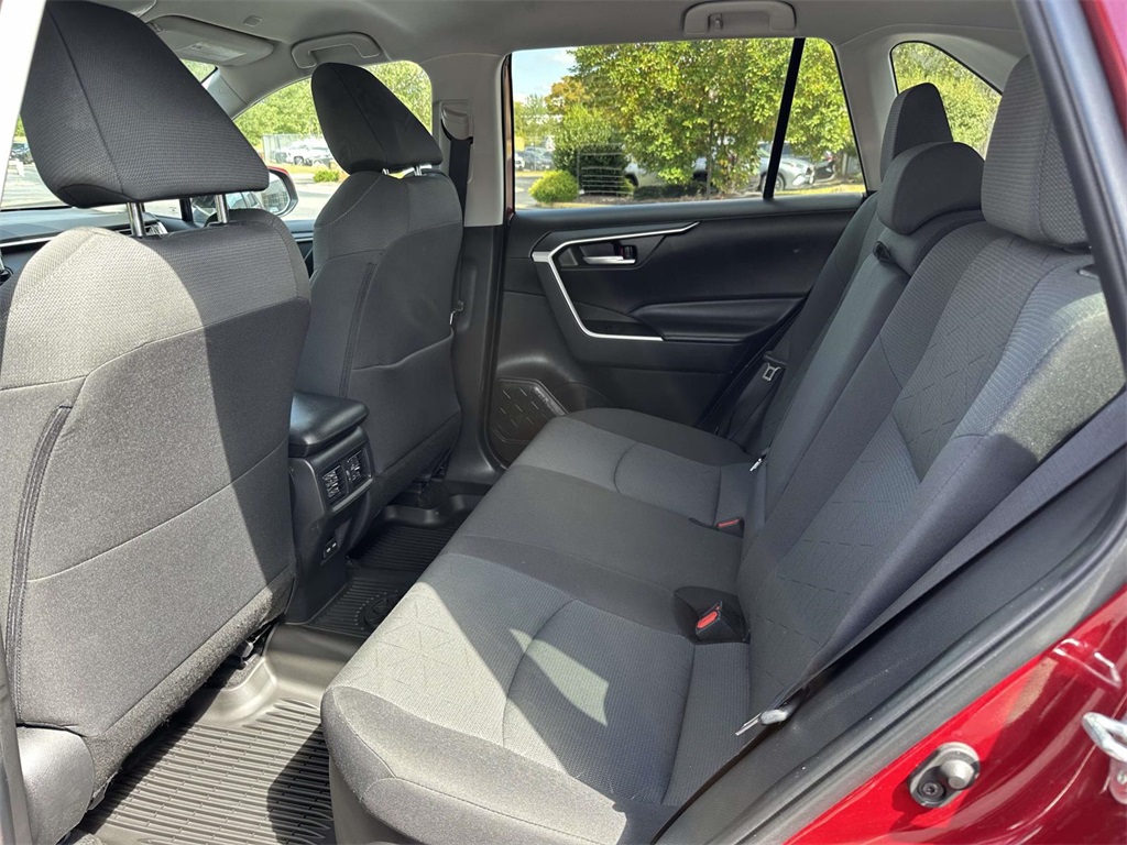 2024 Toyota RAV4 Hybrid XLE photo 4