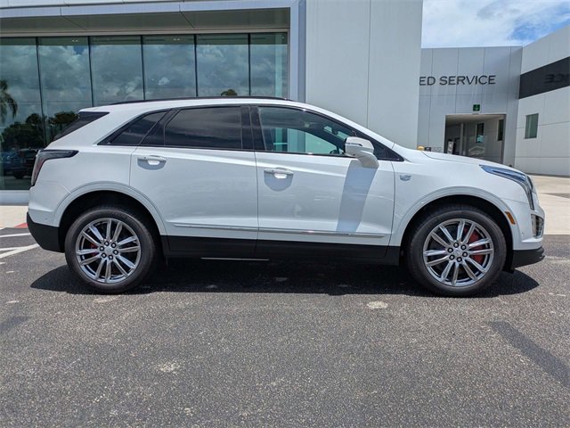 2025 Cadillac XT5 Sport photo 3