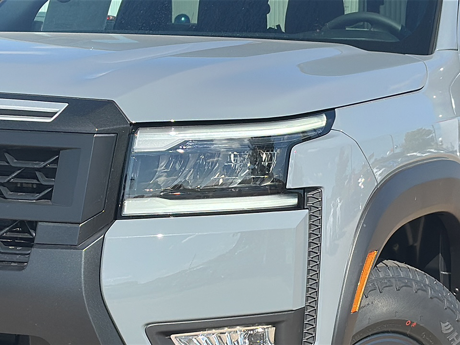 2026 Nissan Frontier Crew Cab Base photo 2