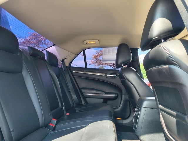 2016 Chrysler 300 Limited photo 24