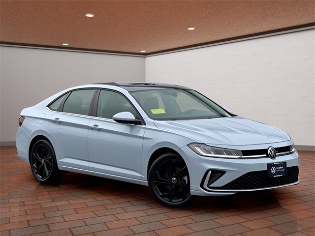 2025 Volkswagen Jetta SE's photo