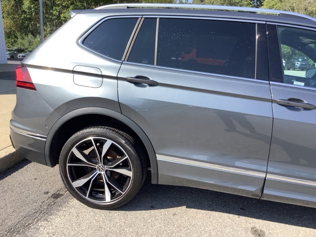 2022 Volkswagen Tiguan SEL R-Line Black photo 5