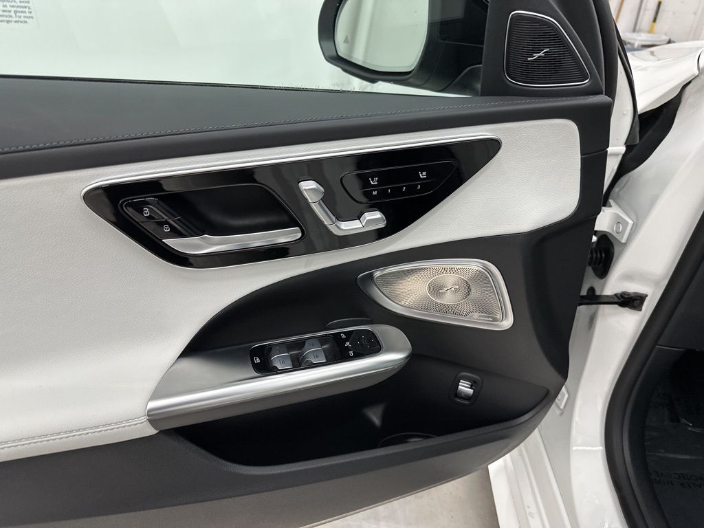 2025 Mercedes Benz C 300 photo 10