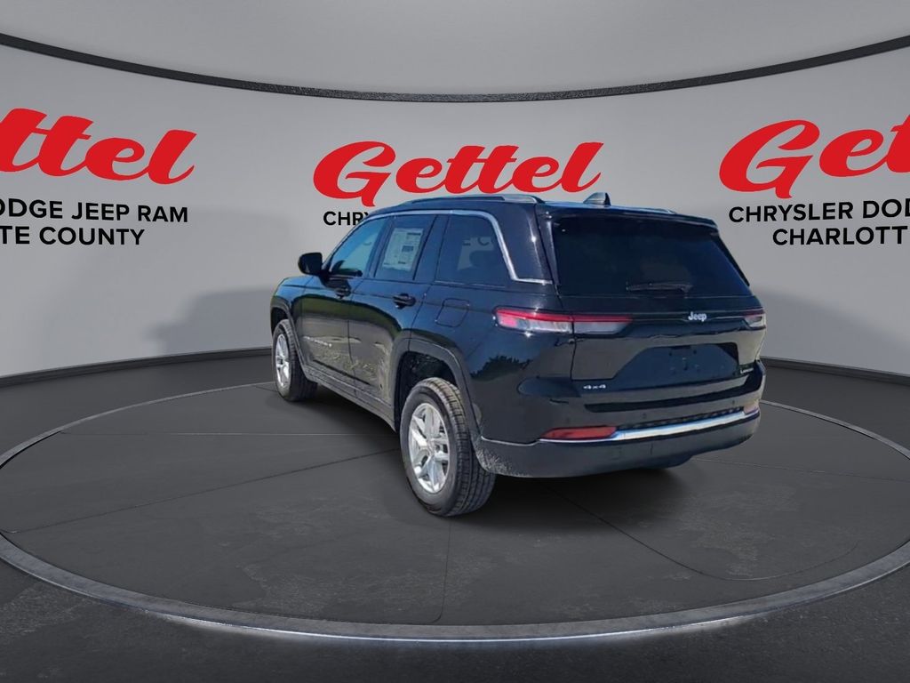 2025 Jeep Grand Cherokee Laredo photo 4