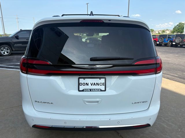 2023 Chrysler Pacifica Limited photo 4