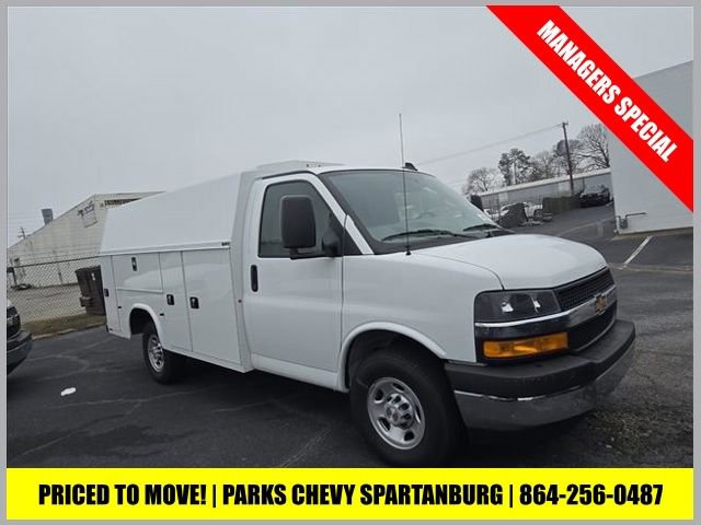 2025 Chevrolet Express Cutaway Base's photo