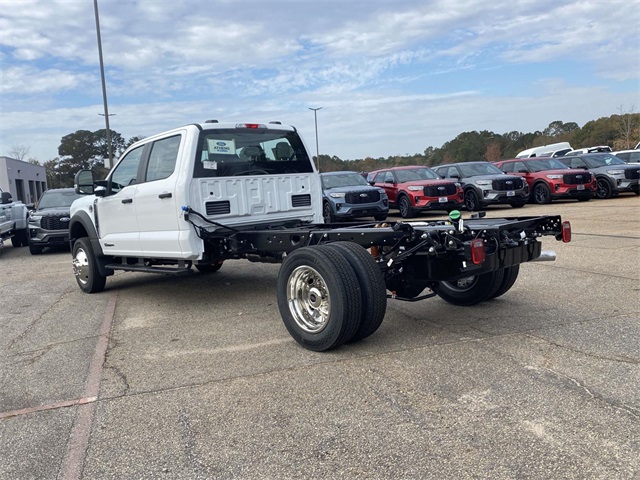 2026 Ford F-550 photo 3