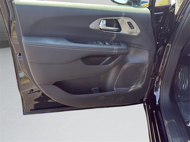 2026 Chrysler Pacifica photo 11