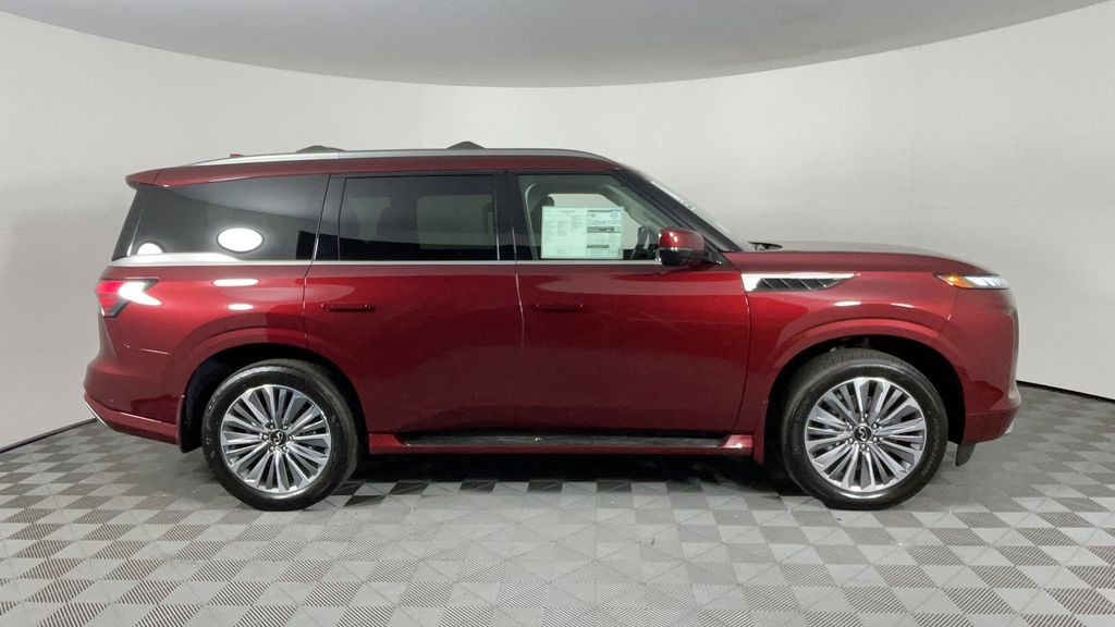 2025 Infiniti QX80 Luxe photo 3