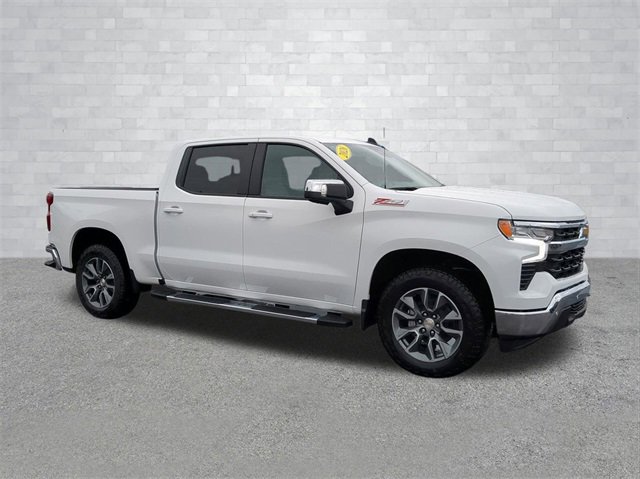 2026 Chevrolet Silverado LT photo 2