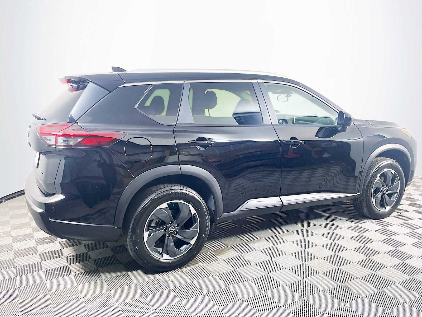 2026 Nissan Rogue SV photo 4