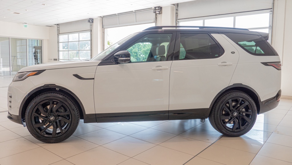 2024 Land Rover Discovery SE photo 2