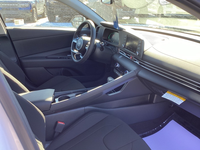 2025 Hyundai Elantra Hybrid Blue photo 17