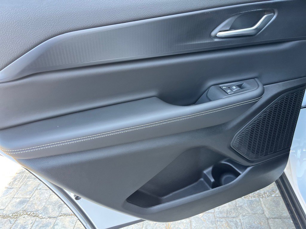 2025 Jeep Grand Cherokee Laredo Altitude photo 9