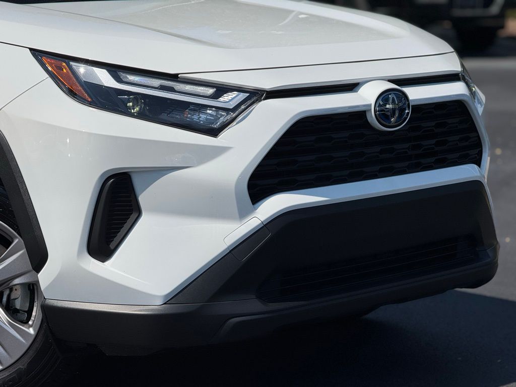 2024 Toyota RAV4 Hybrid LE photo 2