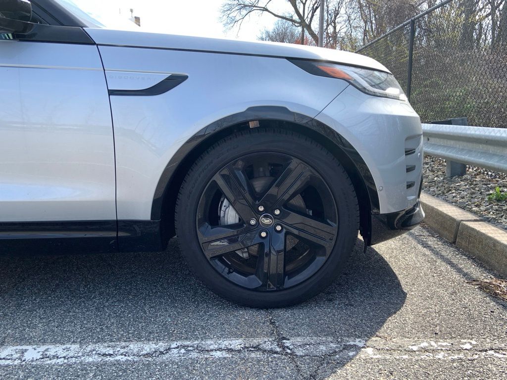2024 Land Rover Discovery SE photo 11