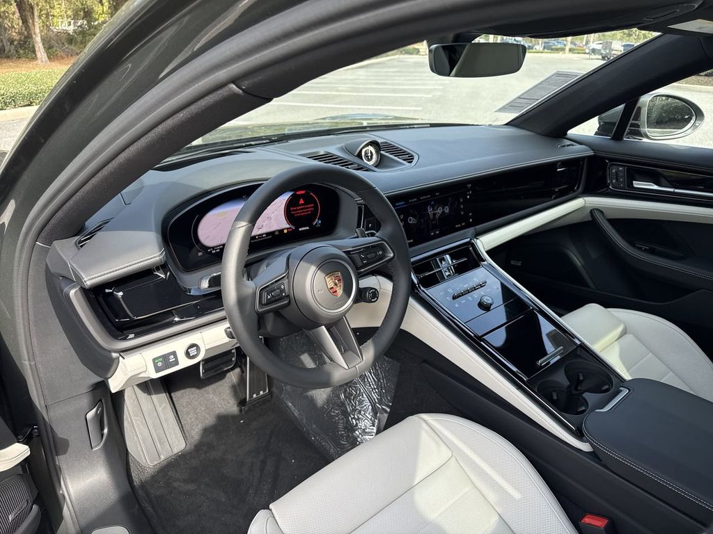 2025 Porsche Panamera 4 photo 12