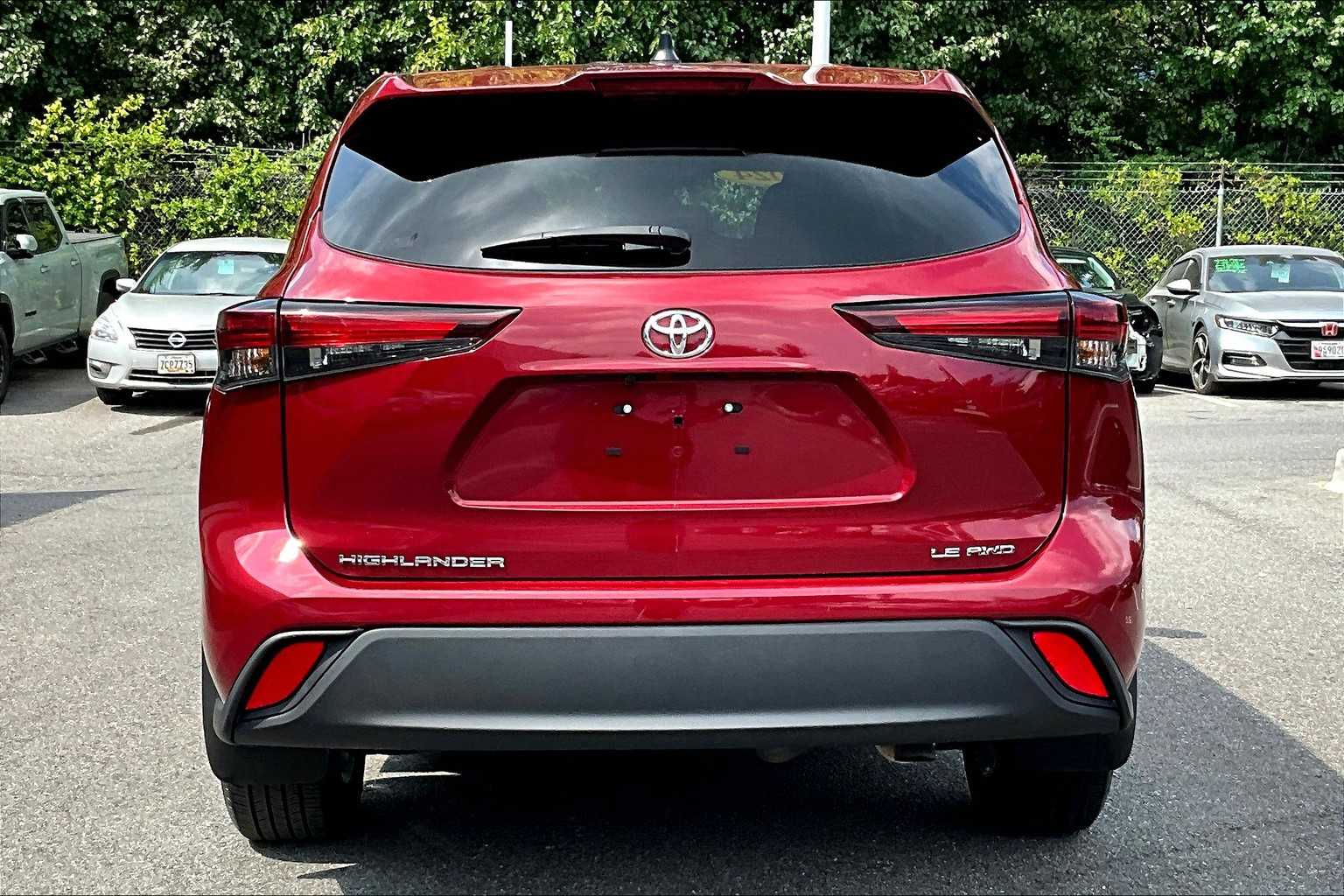 2024 Toyota Highlander LE photo 4