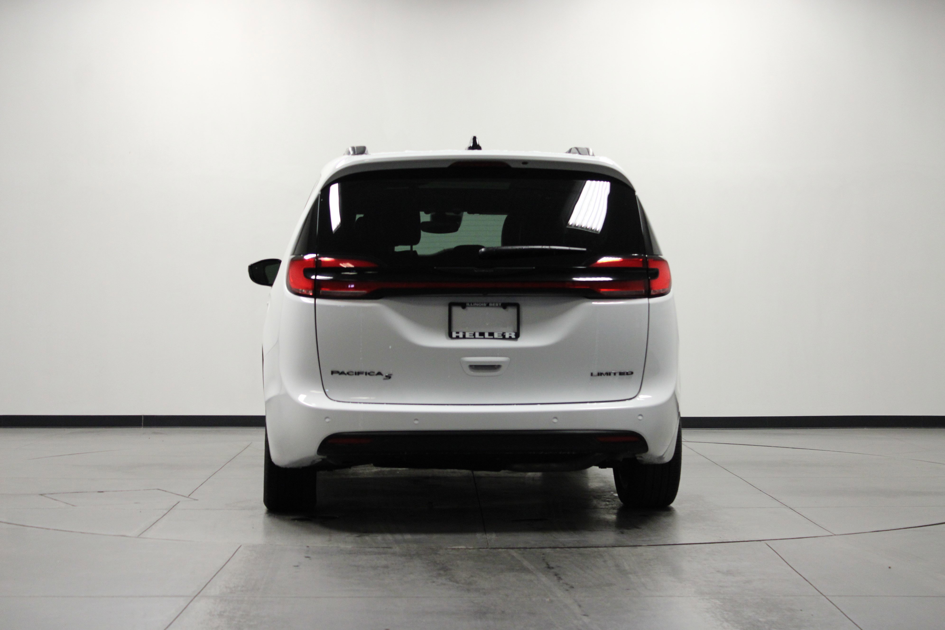2025 Chrysler Pacifica Limited photo 4