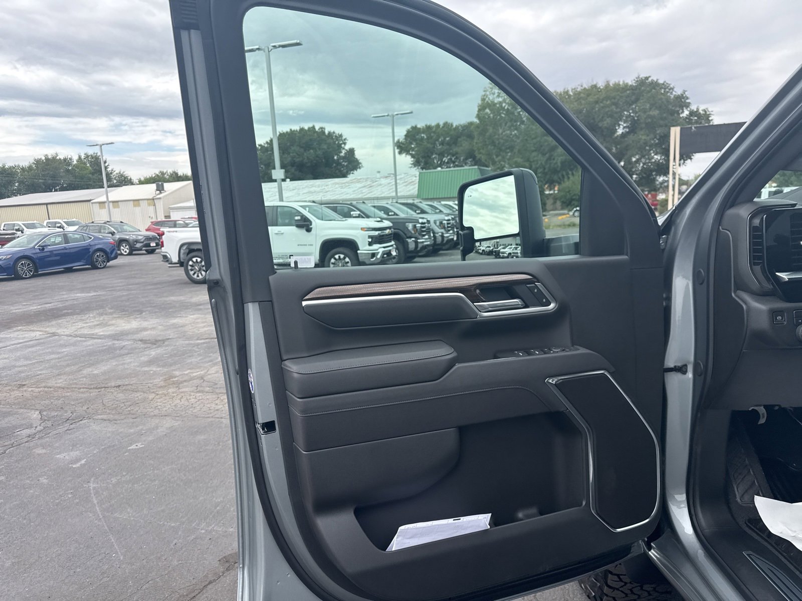 2026 Chevrolet Silverado 2500HD LT photo 7